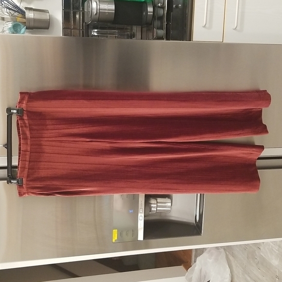 💕ST. JOHN💕 Crushed Velvet Pants with Elasticized Back Waist Oxblood Red L NWOT - Picture 3 of 12